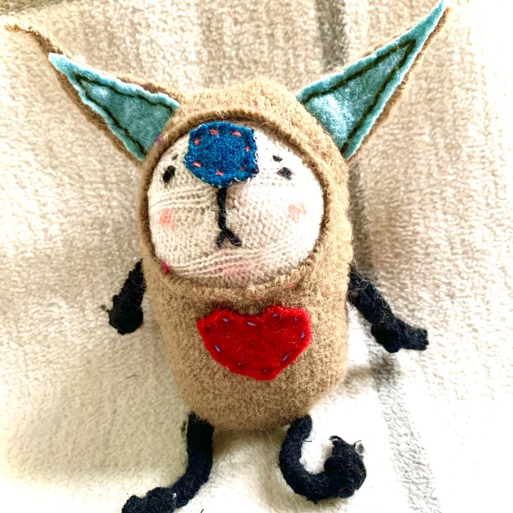 Handcrafted Wool oh wool! Flying cat